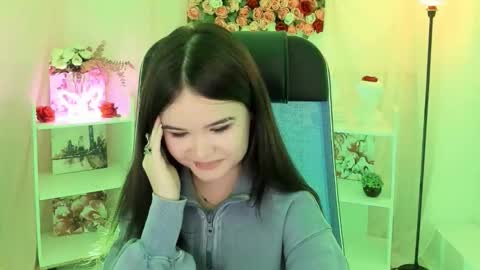 Snapshot of elainebeness chatting on 11.15.25 Your sweet girl online show from 11.15.25