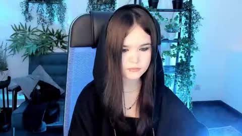 Snapshot of elainebeness chatting on 11.22.25 Your sweet girl online show from 11.22.25