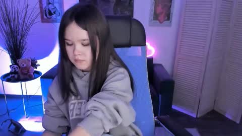 Snapshot of elainebeness chatting on 11.27.25 Your sweet girl online show from 11.27.25