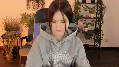 Snapshot of elainebeness chatting on 12.14.25 Your sweet girl online show from 12.14.25