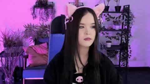 Snapshot of elainebeness chatting on 12.17.25 Your sweet girl online show from 12.17.25