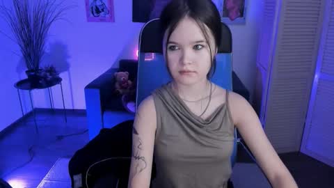 Snapshot of elainebeness chatting on 01.15.26 Your sweet girl online show from 01.15.26