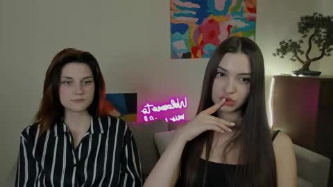 Snapshot of elani_lune chatting on 05.26.26 Elani online show from 05.26.26