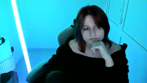 Snapshot of elara_muse chatting on 04.27.26 Evie online show from 04.27.26