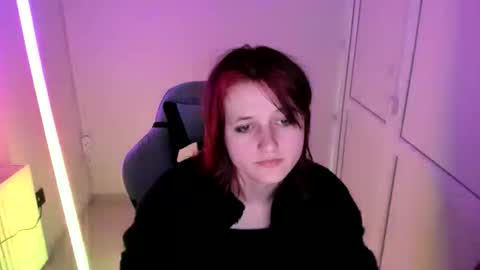 Snapshot of elara_muse chatting on 04.28.26 Evie online show from 04.28.26