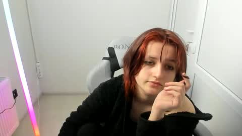 Snapshot of elara_muse chatting on 04.30.26 Evie online show from 04.30.26