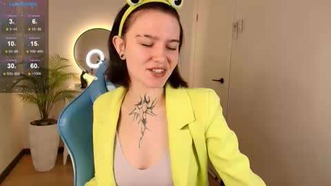 Snapshot of elastikiss chatting on 11.16.25 elastikiss online show from 11.16.25