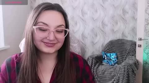 Snapshot of elegant_audacity chatting on 03.04.25 Rachel online show from 03.04.25