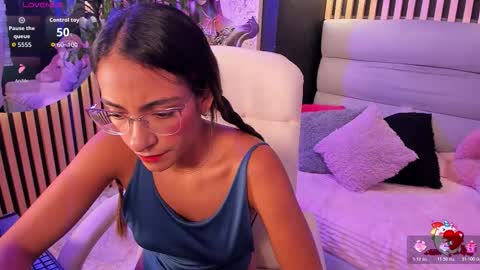 Snapshot of elegant_rouse chatting on 11.21.25 Rouse online show from 11.21.25