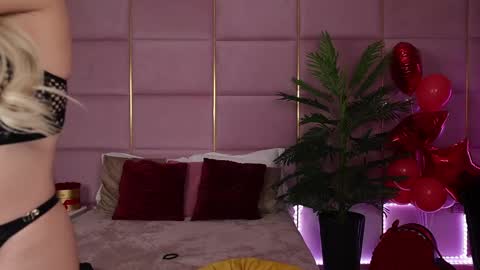 Eleine online show from 02.21.25