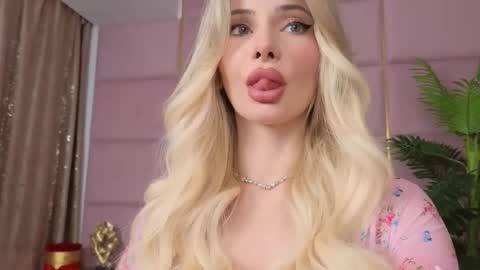 Eleine online show from 10.03.25