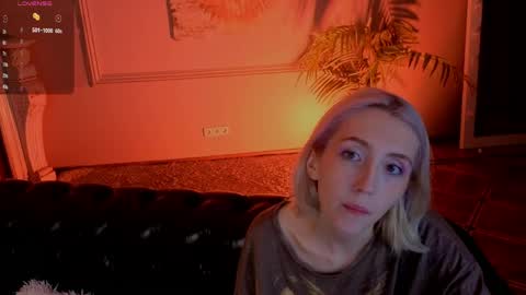 Snapshot of elen__moore chatting on 05.06.26 Elen online show from 05.06.26