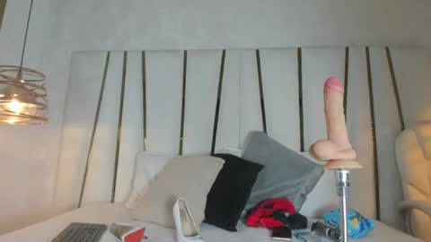 Elena online show from 04.20.26