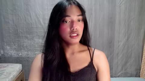 Snapshot of elenacum chatting on 10.15.25 elenacum online show from 10.15.25