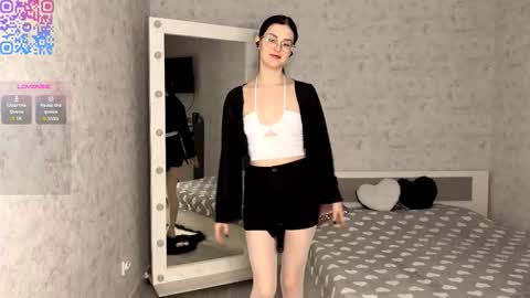 Snapshot of eleniswackhammer chatting on 12.15.25 Annie PVT IS OPEN online show from 12.15.25