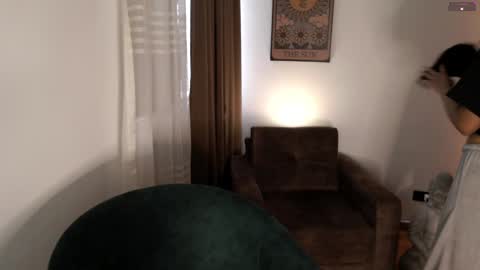 Snapshot of elenna_snow chatting on 12.16.24 Elenna online show from 12.16.24