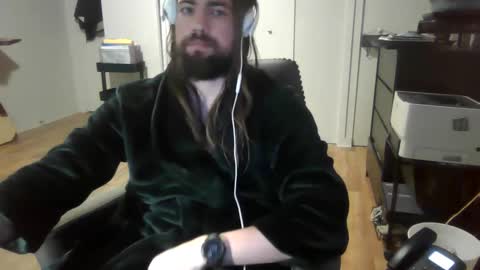 Snapshot of elephantfox chatting on 12.20.24 fox online show from 12.20.24