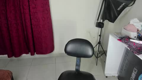 Snapshot of elettra_bennet chatting on 10.28.25 elettra_bennet online show from 10.28.25