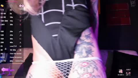 Snapshot of elettra_roux chatting on 01.08.25 ELETTRA online show from 01.08.25