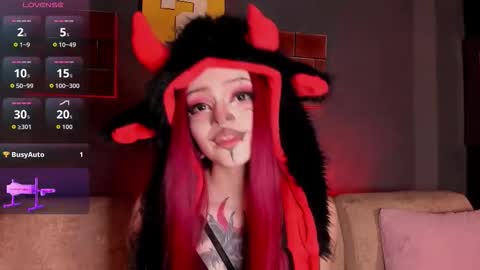 Snapshot of elettra_roux chatting on 10.18.25 ELETTRA online show from 10.18.25