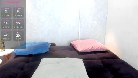 Snapshot of elian___ chatting on 10.16.25 Elian online show from 10.16.25