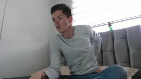 Snapshot of elian_tg chatting on 12.08.24 Elian online show from 12.08.24