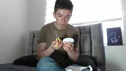 Snapshot of elian_tg chatting on 12.31.24 Elian online show from 12.31.24