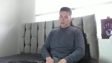 Snapshot of elian_tg chatting on 02.16.25 Elian online show from 02.16.25