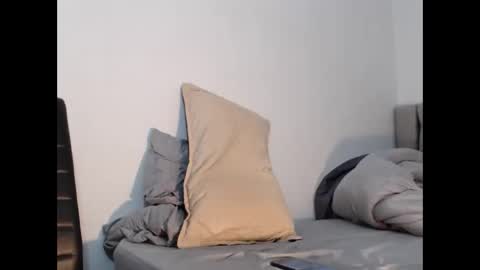 Snapshot of elian_tg chatting on 11.11.25 Elian online show from 11.11.25