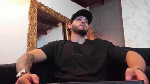 Snapshot of eliankeiser chatting on 11.15.25 Elian online show from 11.15.25