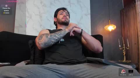 Snapshot of eliankeiser chatting on 11.28.25 Elian online show from 11.28.25