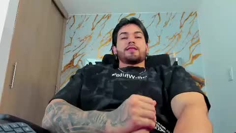 Snapshot of eliankeiser chatting on 06.18.26 Elian online show from 06.18.26