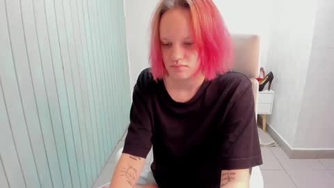 Snapshot of elieiza_xo chatting on 09.18.25 elieiza_xo online show from 09.18.25