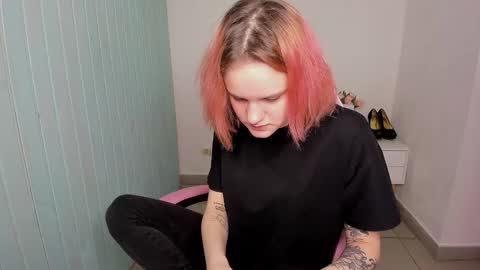 Snapshot of elieiza_xo chatting on 10.04.25 elieiza_xo online show from 10.04.25