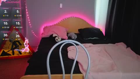 elieiza_xo online show from 06.18.26