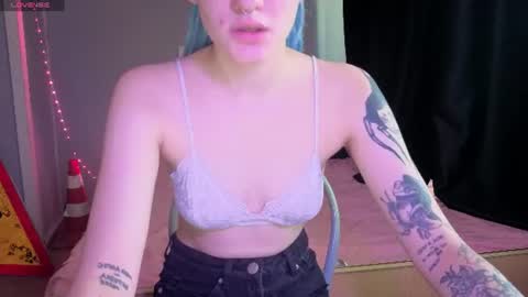 elieiza_xo online show from 07.10.26