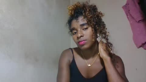 Snapshot of elina981 chatting on 05.18.26 elina981 online show from 05.18.26