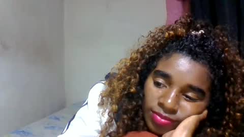 Snapshot of elina981 chatting on 05.18.26 elina981 online show from 05.18.26