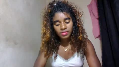 Snapshot of elina981 chatting on 05.19.26 elina981 online show from 05.19.26