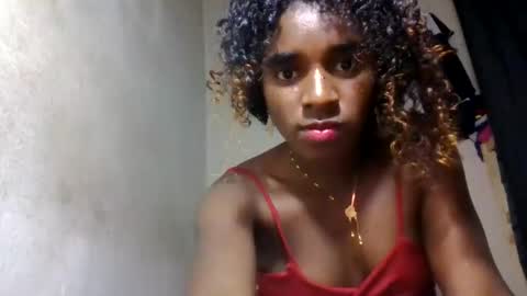 Snapshot of elina981 chatting on 05.25.26 elina981 online show from 05.25.26