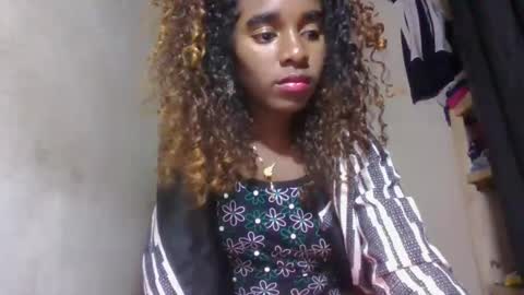 Snapshot of elina981 chatting on 05.27.26 elina981 online show from 05.27.26