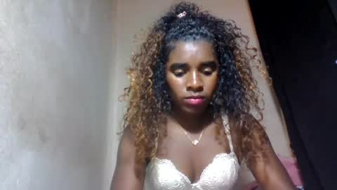 Snapshot of elina981 chatting on 07.25.26 elina981 online show from 07.25.26
