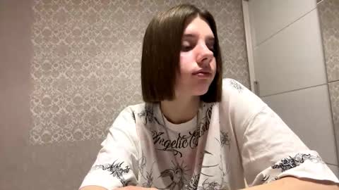 Elisa online show from 10.18.25
