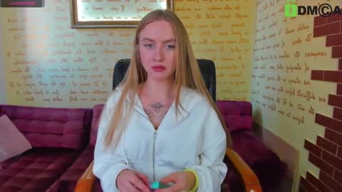 Snapshot of elinor_faith chatting on 09.21.25 elinor_faith online show from 09.21.25
