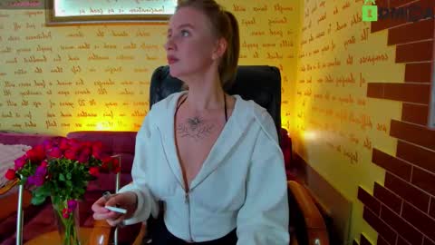 Snapshot of elinor_faith chatting on 10.24.25 elinor_faith online show from 10.24.25