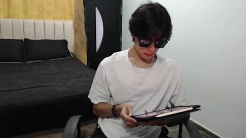 Snapshot of elio_collem chatting on 01.20.25 ELIO online show from 01.20.25