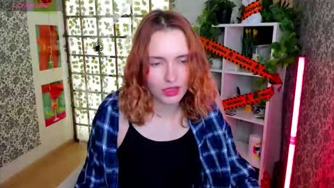 Snapshot of elis_cherry chatting on 11.05.25 Elis online show from 11.05.25