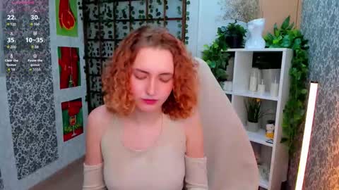 Snapshot of elis_cherry chatting on 12.14.25 Elis online show from 12.14.25