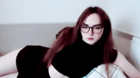 Snapshot of elisa_2001 chatting on 11.23.25 Liza online show from 11.23.25