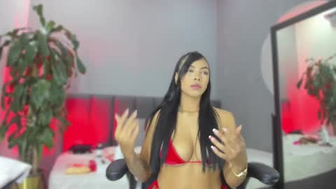 Elisa online show from 02.22.25